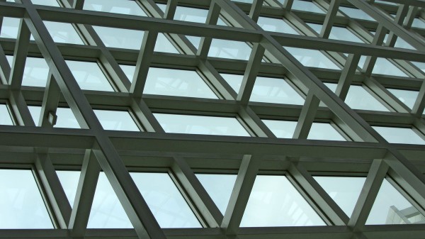 Maar waar is dit dan? Nee, dit zijn geen steigers. Het gebouw is echt af.