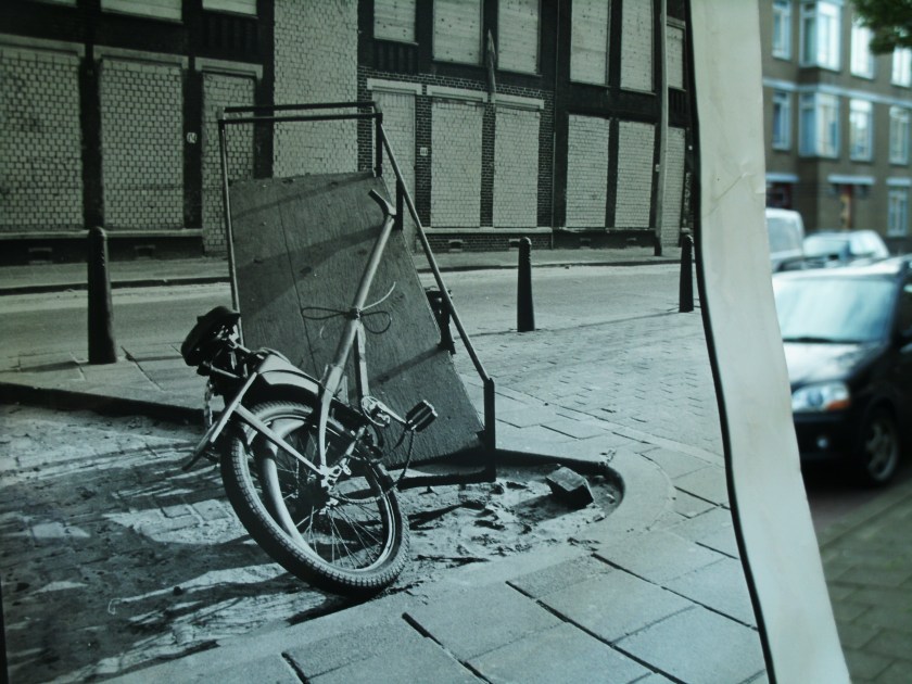 30 jaar later. Bakfiets in de Van Ostadestraat.