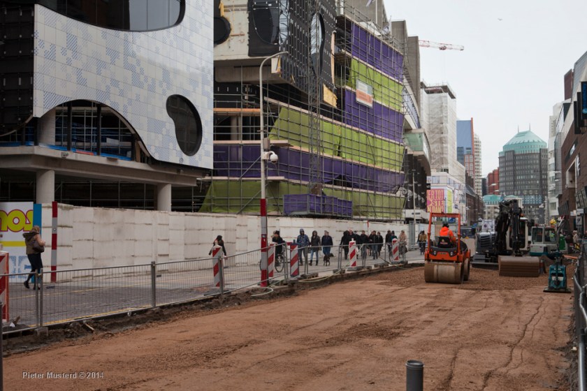 Links de Nieuwe Haagse Passage in aanbouw