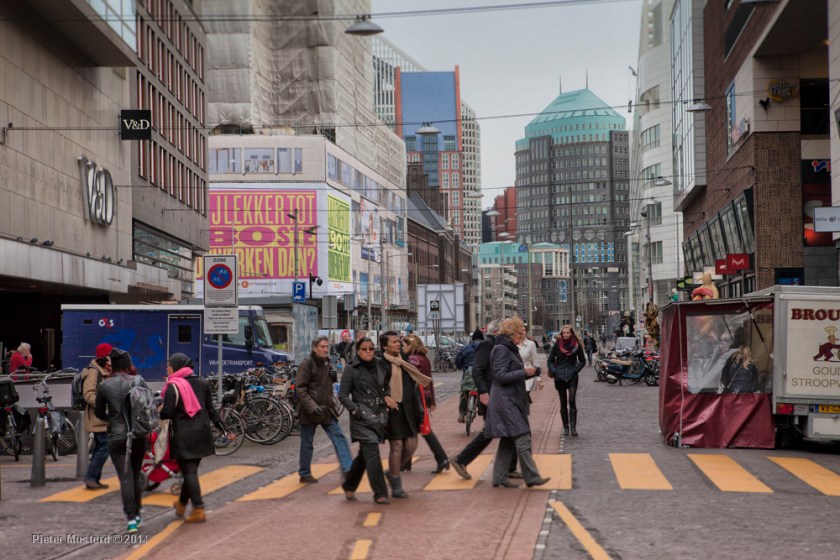 Zebrapad voor V&D richting Kalvermarkt