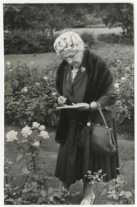 Agata Christie keurt Rozen in Scheveningen